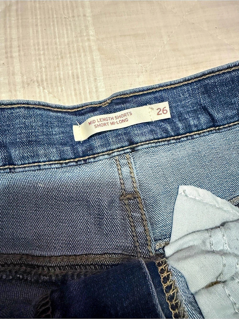LEVIS High Rise Shorts Distressed Denim Shorts in Blue Waist 26 - Picture 3 of 4